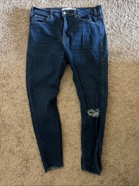Signature Dark Blue Skinny Jeans with Knee Distress / M38